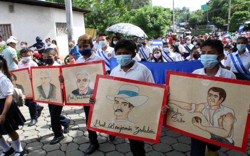 Maestros temen atrapar al covid-19 en desfiles nacionales en Mined