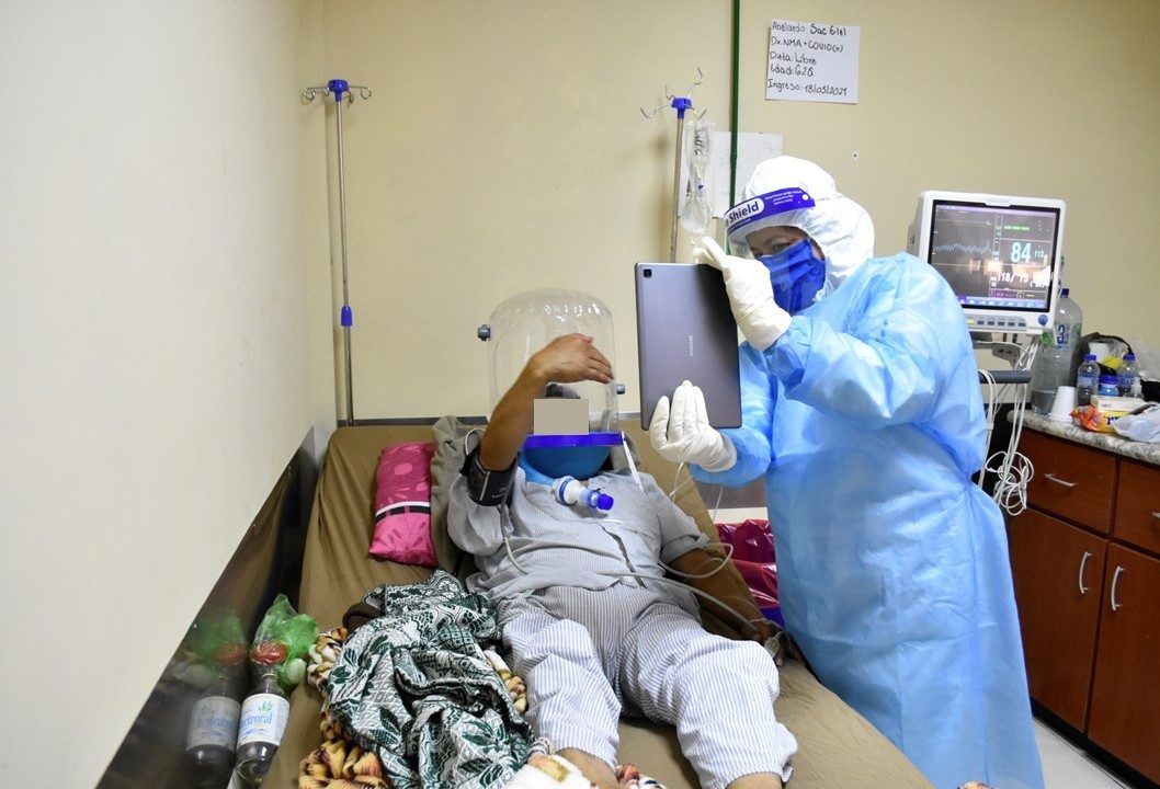 la noble iniciativa de un trabajador del hospital de Chimaltenango para que los pacientes puedan comunicarse con sus familiares – Prensa Libre