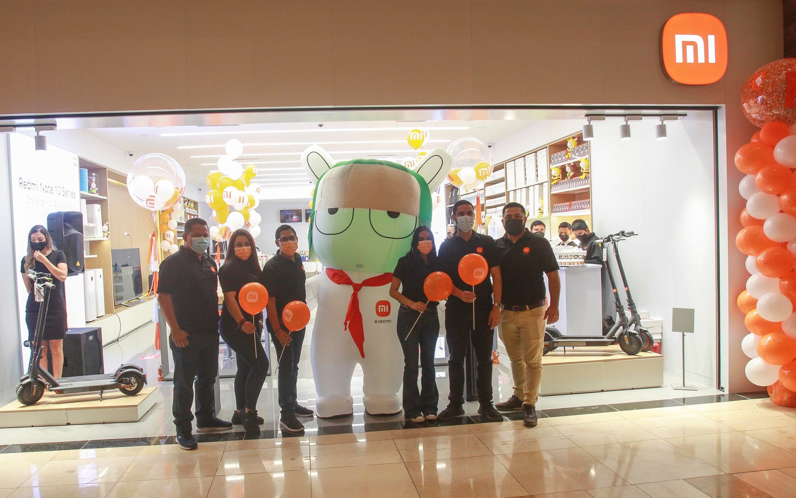 teléfonos móviles, hogar inteligente, iluminación, salud, entre otros elementos que conforman el ecosistema más grande del mundo “En estas tiendas hemos puesto a disposición nuestro gran portafolio de productos, invitamos a todos los guatemaltecos a vivir la experiencia Xiaomi, amantes de la tecnología que Conozca la calidad de nuestros productos y la promesa de la marca de hacer que la tecnología sea accesible para todos “, dijo Josué Fonseca, coordinador regional de Mi Store para Distesa, representante de Xiaomi. En estas tiendas también se pueden ver y comprar auriculares, power bank, pulseras y relojes inteligentes. , celulares, cámaras, televisores, scooters eléctricos, aspiradoras robotizadas, entre otros artículos a precios accesibles.Expandiendo y acercando su ecosistema a todos, ya cuenta con tiendas en Panamá, Colombia, Costa Rica, El Salvador y Gu  atemala y tiene previsto seguir abriendo nuevos puntos en otros países.  Con la apertura de estas dos tiendas, Xiaomi genera 50 puestos de trabajo entre directos e indirectos, como parte de los planes de crecimiento de esta empresa, es la apertura de nuevas tiendas en el país.  Si bien es una empresa fundada hace 11 años, Xiaomi está presente en más de 100 países y regiones, donde ha traído sus productos que destacan por su calidad y eficiencia operativa, lo que le ha permitido ” tener seguidores en todo el mundo .  mundo: primeras dos tiendas en Guatemala – Prensa Libre