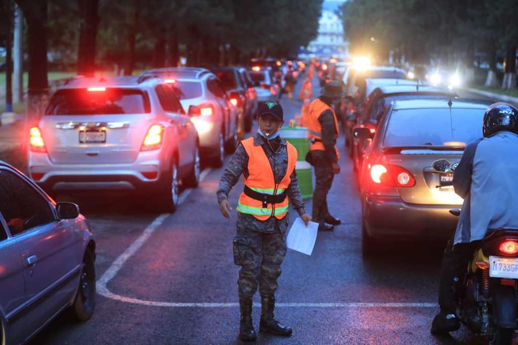 Ejército anuncia que comenzará a vacunar a mayores de 18 años contra coronavirus – Prensa Libre