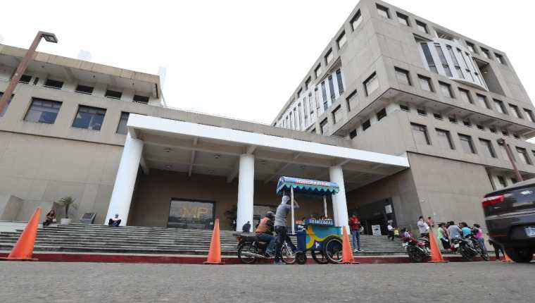El diputado traslada al fiscal que investigó a Otto Pérez Leal y los mecanismos utilizados por la Municipalidad de Mixco para favorecer al Partido Patriota