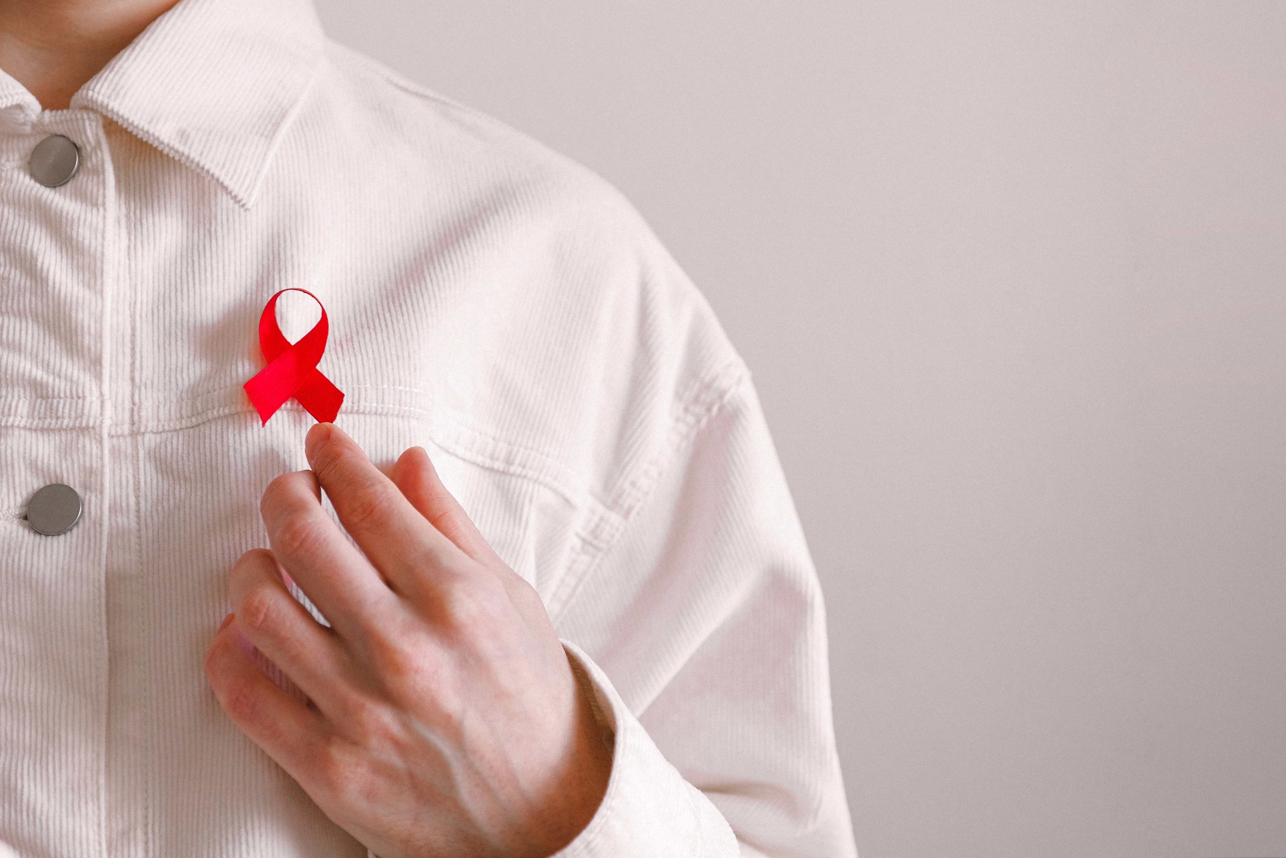 Hombre se niega a pagar la pensión alimenticia y le inyecta sangre infectada por el VIH – Prensa Libre