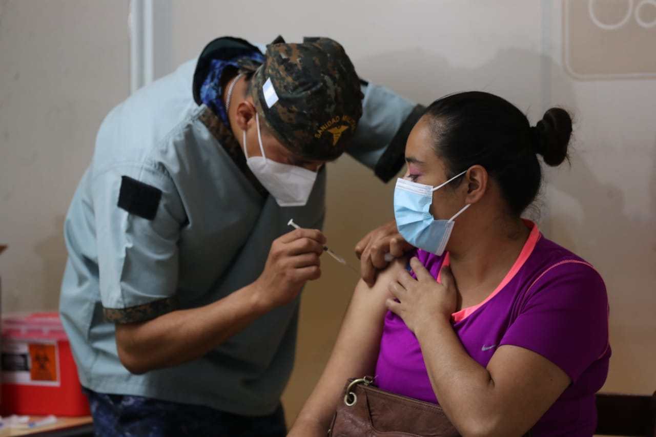 Laboratorio de Datos insta a Salud a cambiar su estrategia de vacunación y este lo recomienda – Prensa Libre