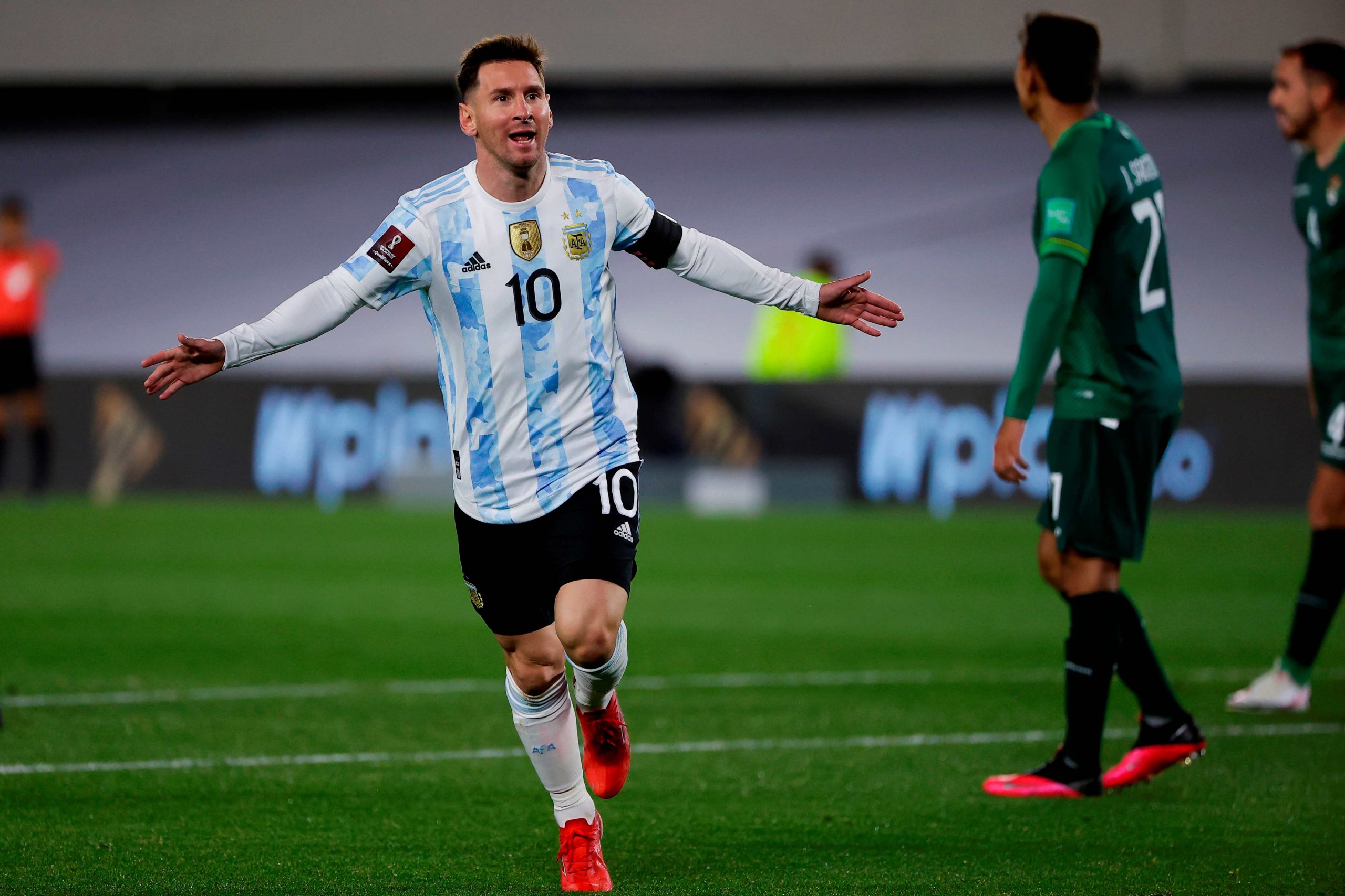 Leo Messi rompe récord de “Rey Pelé”, anota un ‘hat-trick’ ante Bolivia y llora de emoción al final del partido – Prensa Libre