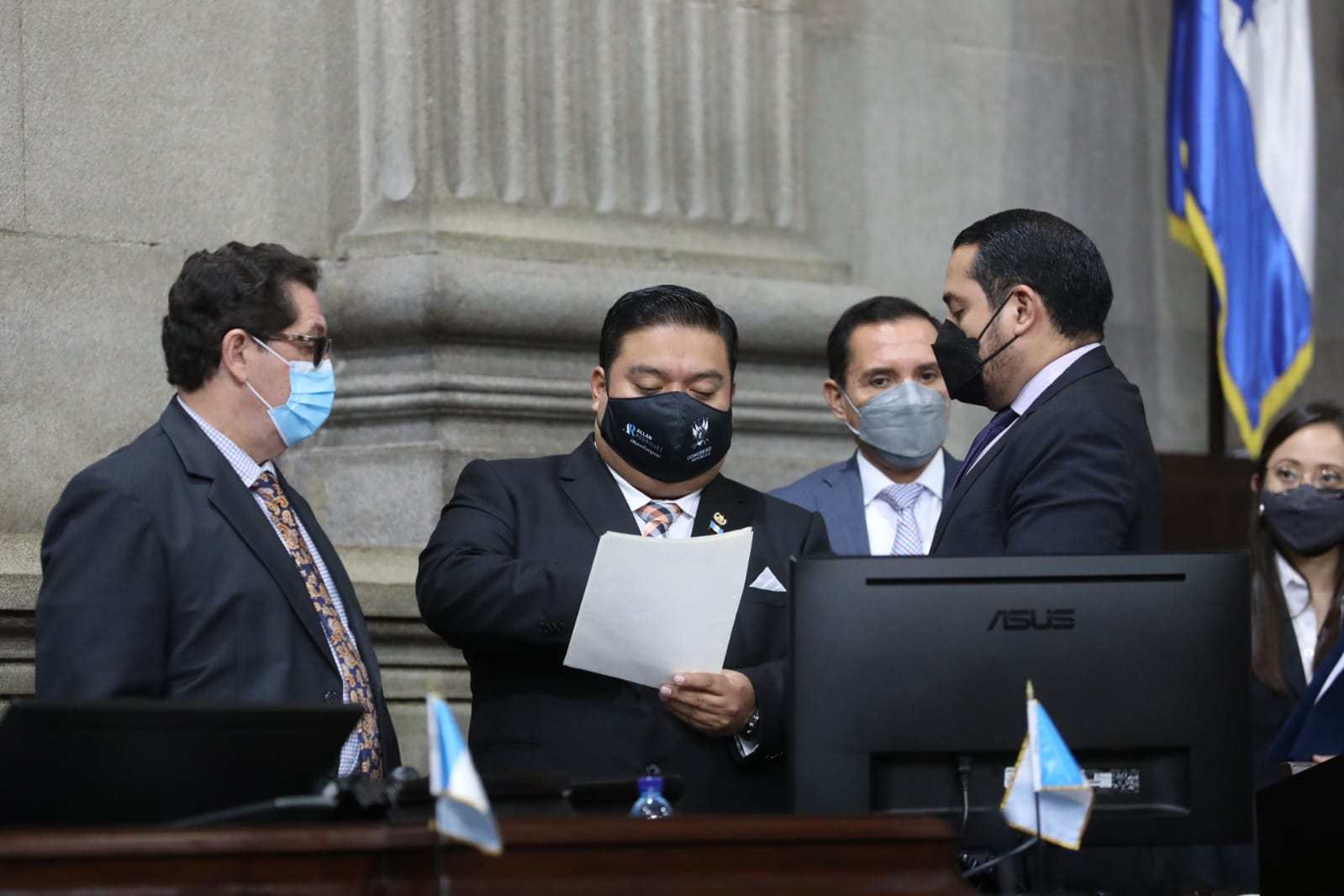 Los analistas advierten sobre la falta de controles de transparencia en la ley de emergencia covid-19