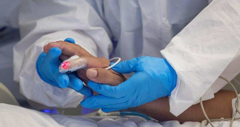 Mujer fue hospitalizada por covid-19 y a su regreso a casa encontró muerto a su esposo – Prensa Libre