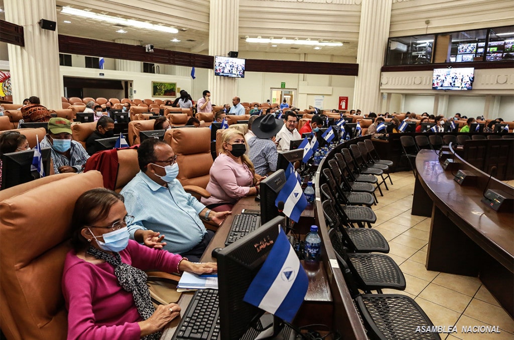Ortega ahora puede cerrar bancos de una sola vez