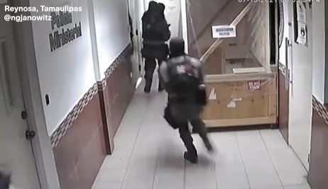 Revelan imágenes impactantes en las que un comando armado instiga el terror al liberar al líder del Cartel del Golfo – Prensa Libre