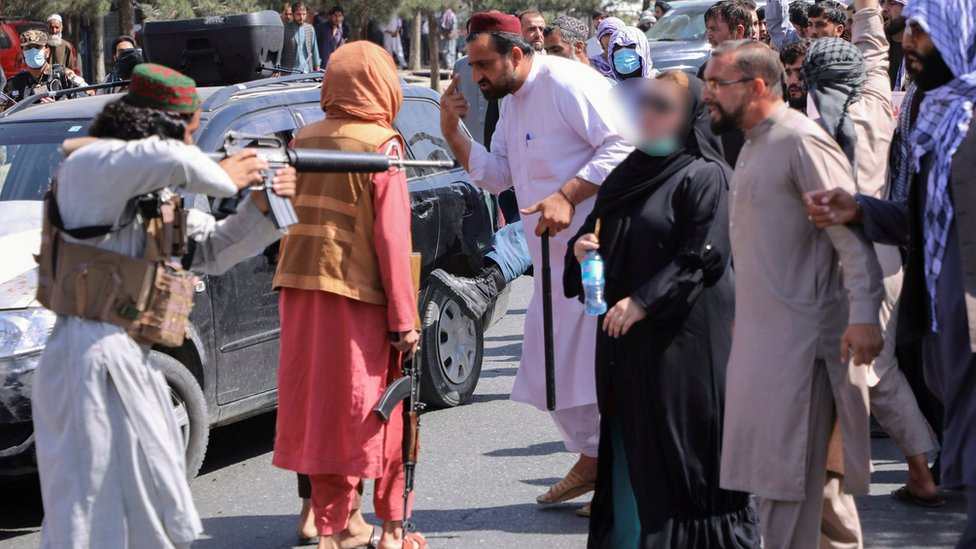 “Seguiré protestando hasta que los talibanes me maten” – Prensa Libre