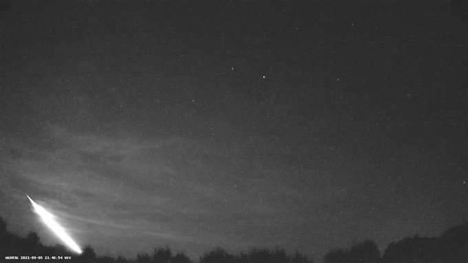 Un meteorito ilumina los cielos de Francia e Inglaterra y es captado en video – Prensa Libre
