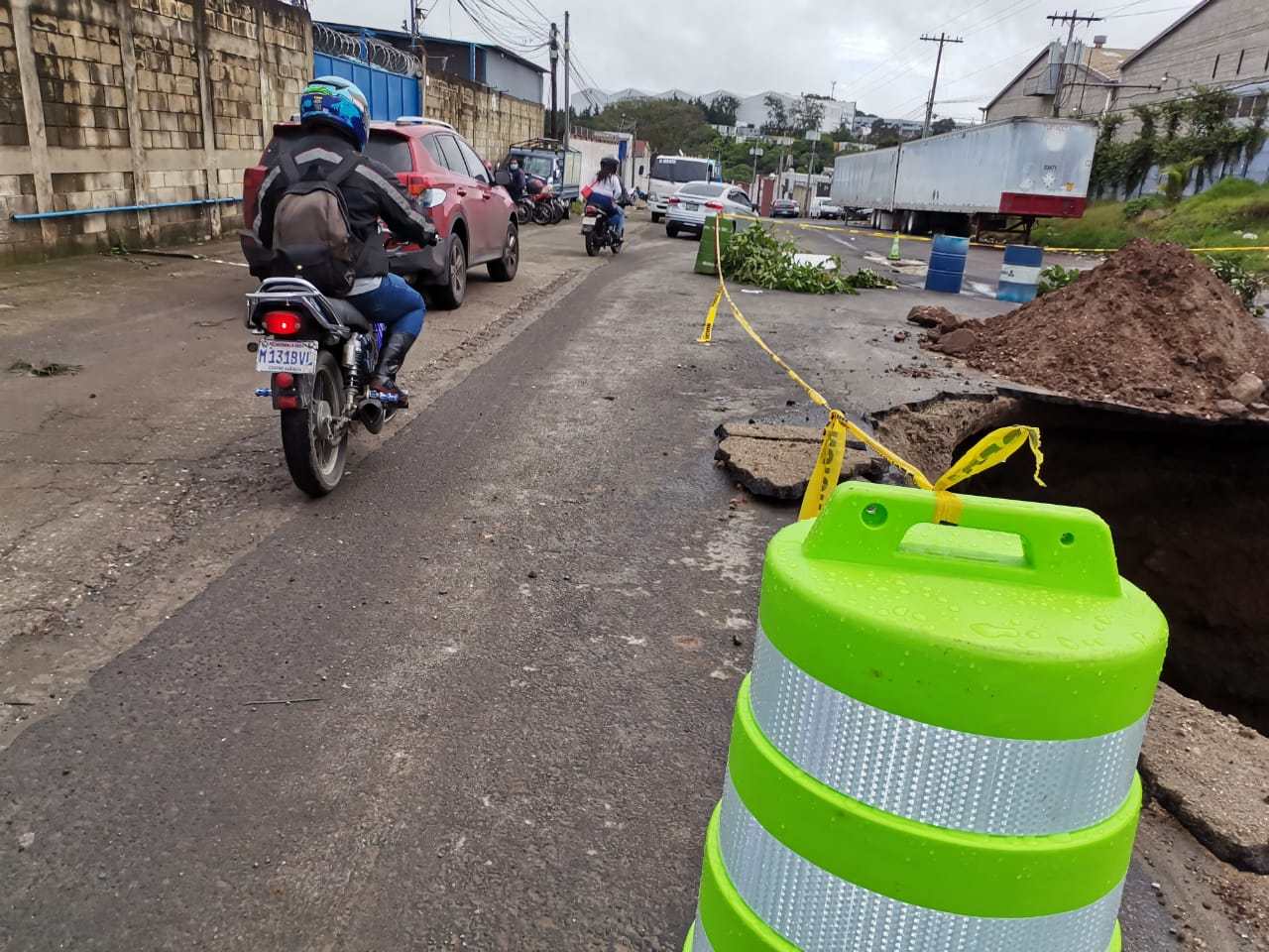Un oleoducto colapsa y provoca un hundimiento en la zona 4 de Mixco – Prensa Libre