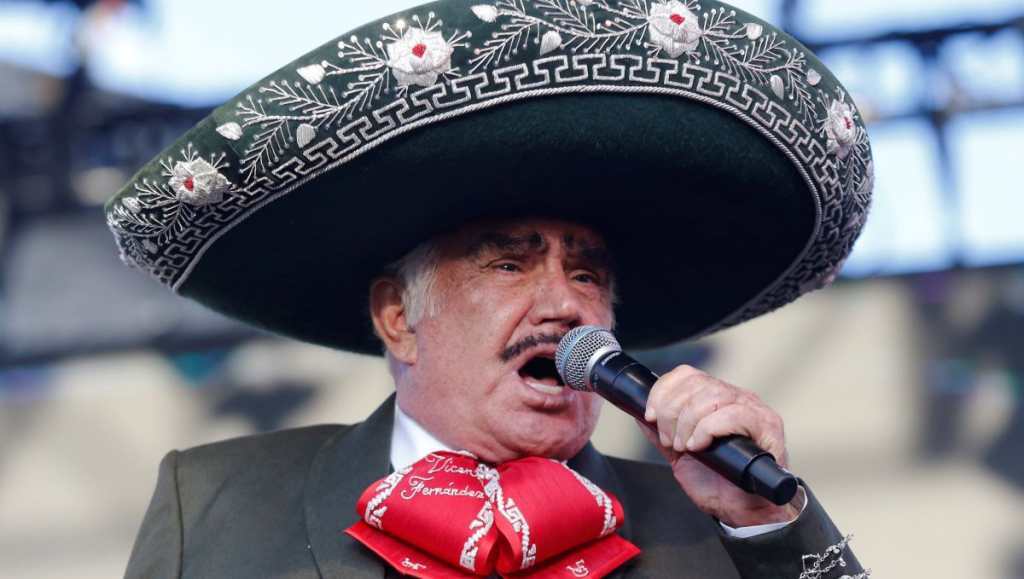 Vicente Fernández Jr.nega rumores sobre la muerte de su padre