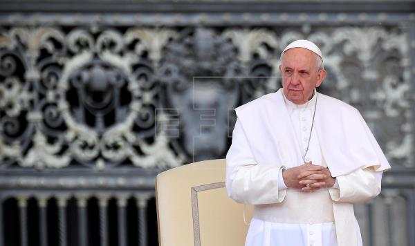 ¿Cuántas veces hemos escuchado expresiones de desprecio por las mujeres?  El Papa Francisco denuncia la “esclavitud” de la mujer